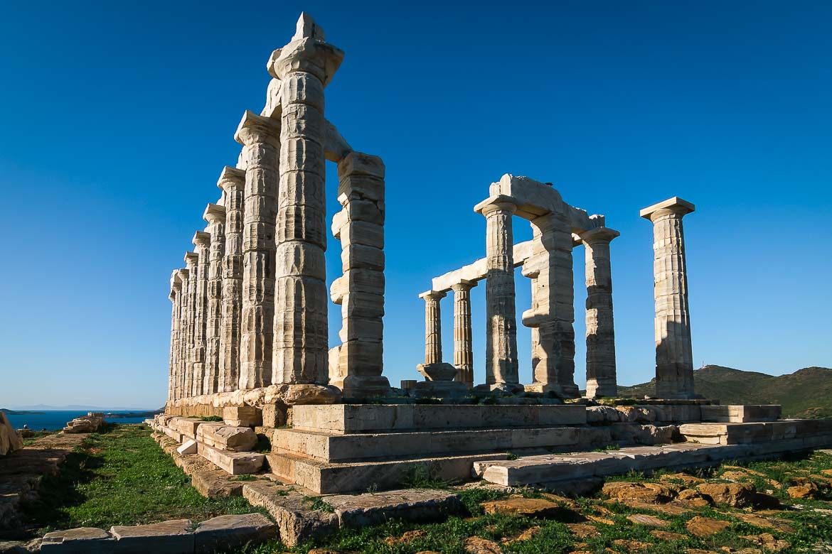 This image shows the temple of Poseidon, the most iconic thing to see in Cape Sounion. 
