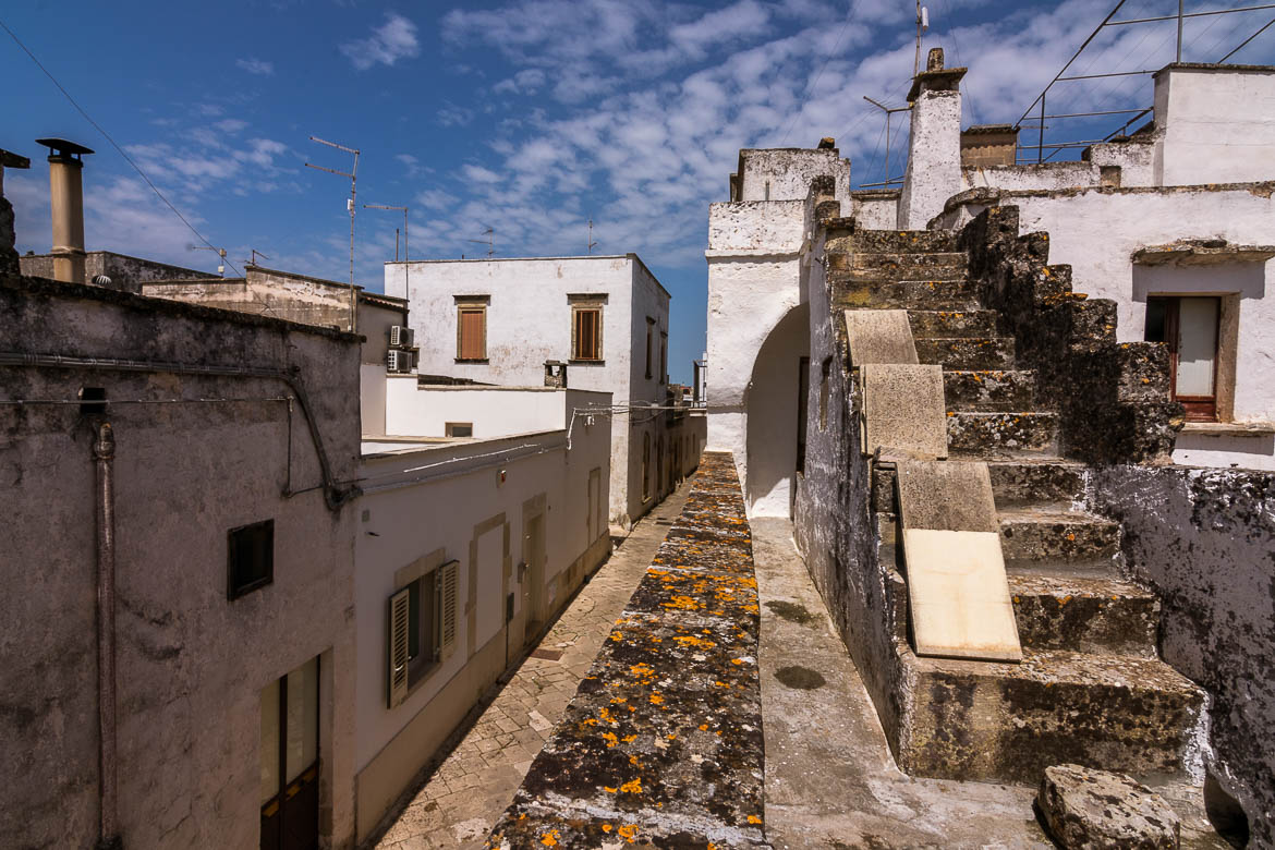 This photo was taken from the mignano at Corte Candelora. There is a view to nearby houses. . 
