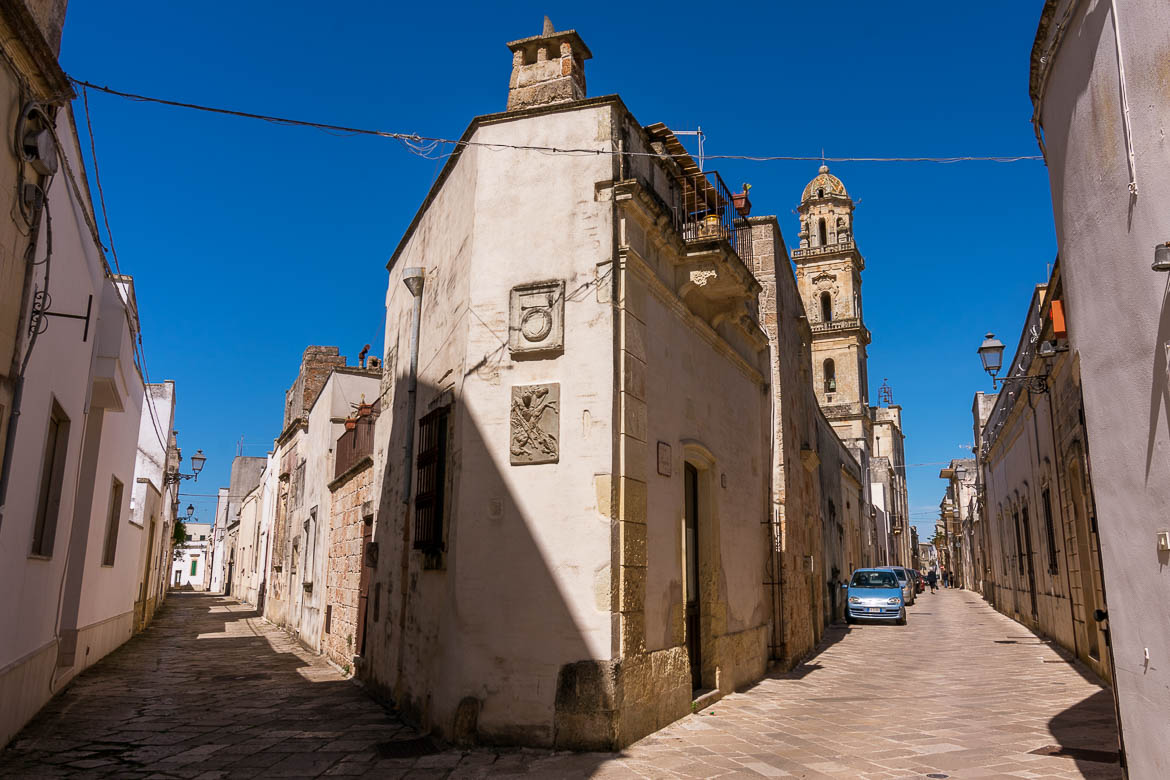 This photo shows the point where 2 picturesque streets meet in Sternatia historical centre. There is a beautiful bell tower in the background.