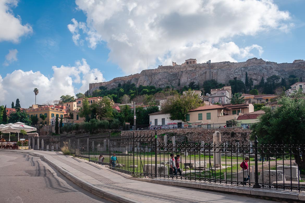 This image shows a panoramic view of Plaka Athens. In the background we can see the Acropolis, one of the things you must add to your bucket lists when planning a trip to Greece.