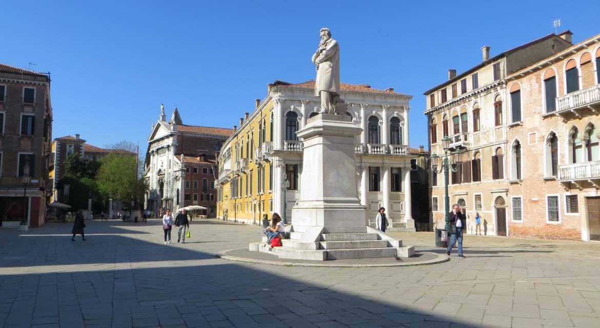 This photo shows Campo Santo Stefano in Venice, Italy with the statue of N. Tommaseo. What to do in Venice: our complete guide to La Serenissima.