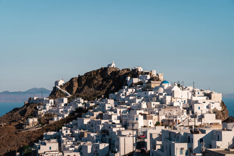 This image shows a panoramic view of Ano Chora. This is the featured image of our article: 15 Unique Things To Do in Serifos, Greece’s Iron Island.