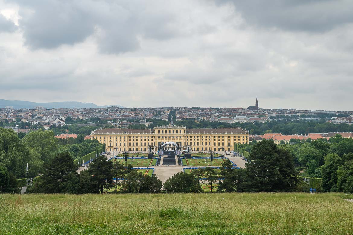 A panoramic view of the Schönbrunn Palace and the city from the Gloriette.