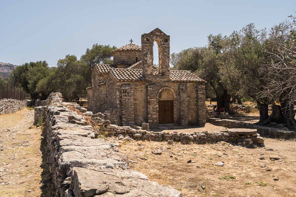 This image shows the church of Agios Georgios Diasoritis in Chalki.